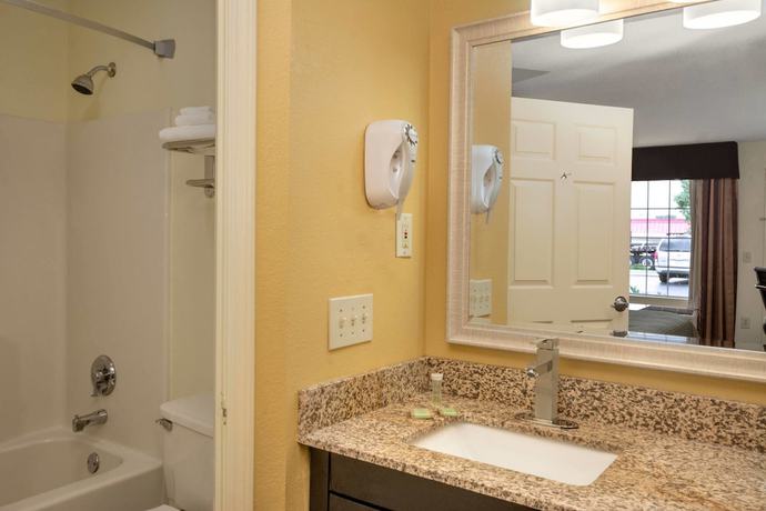 Imagen de la habitación del Hotel Super 8 By Wyndham Garner/clayton/raleigh. Foto 15
