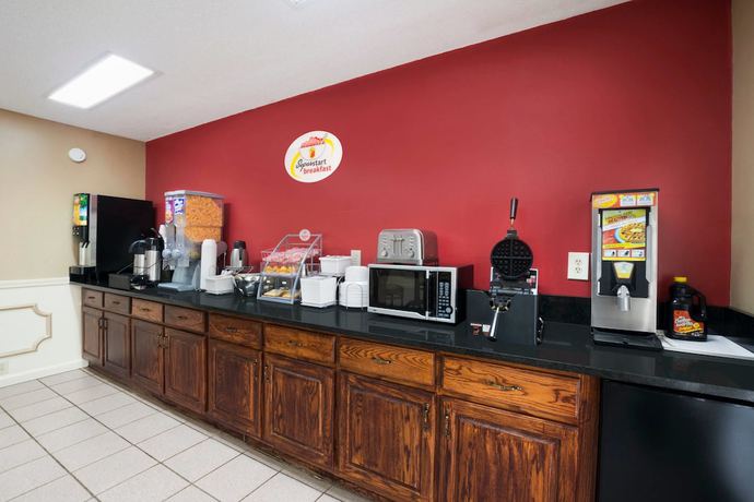 Imagen del bar/restaurante del Hotel Super 8 By Wyndham Garner/clayton/raleigh. Foto 4