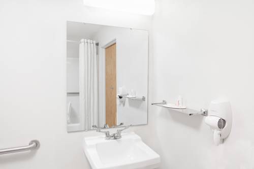 Imagen de la habitación del Hotel Super 8 By Wyndham Gas City Marion Area. Foto 2
