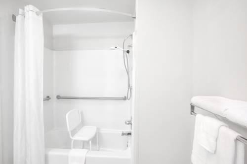 Imagen de la habitación del Hotel Super 8 By Wyndham Gas City Marion Area. Foto 3