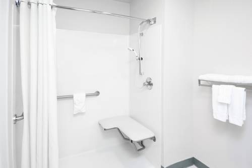 Imagen de la habitación del Hotel Super 8 By Wyndham Gas City Marion Area. Foto 4