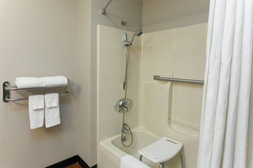 Imagen de la habitación del Hotel Super 8 By Wyndham Gilman. Foto 8