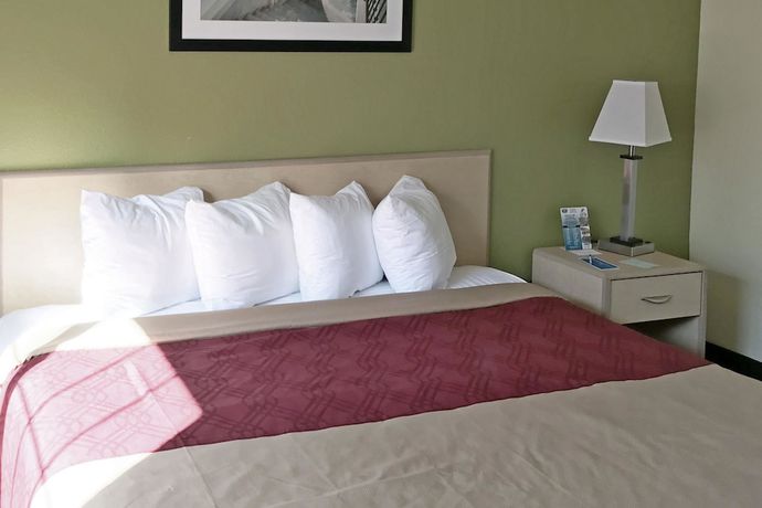 Imagen de la habitación del Hotel Super 8 By Wyndham Gloucester. Foto 5