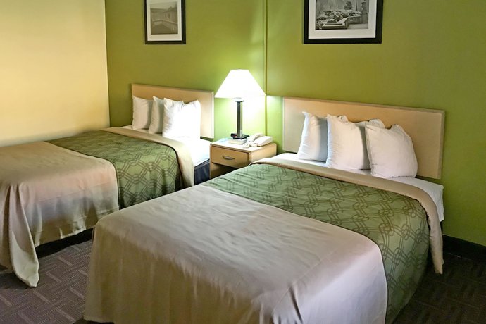 Imagen de la habitación del Hotel Super 8 By Wyndham Gloucester. Foto 8