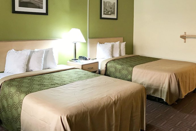 Imagen de la habitación del Hotel Super 8 By Wyndham Gloucester. Foto 9