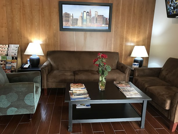 Imagen del bar/restaurante del Hotel Super 8 By Wyndham Gloucester. Foto 2