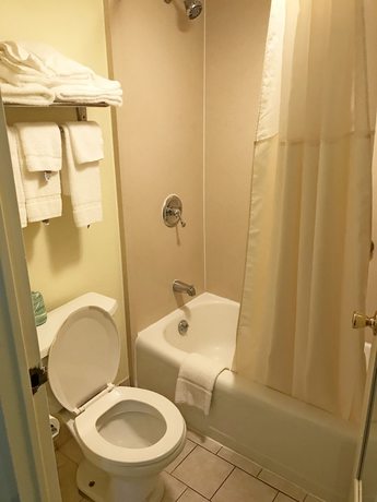 Imagen de la habitación del Hotel Super 8 By Wyndham Gloucester. Foto 17