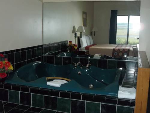 Imagen de la habitación del Hotel Super 8 By Wyndham Goshen. Foto 4