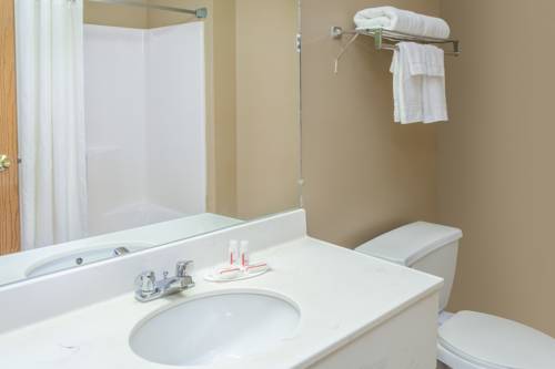 Imagen de la habitación del Hotel Super 8 By Wyndham Goshen. Foto 8