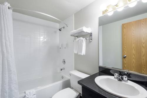 Imagen de la habitación del Hotel Super 8 By Wyndham Grande Prairie. Foto 5