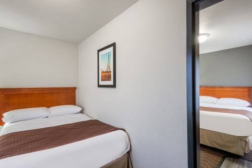 Imagen de la habitación del Hotel Super 8 By Wyndham Grande Prairie. Foto 8
