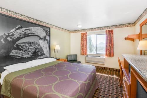 Imagen de la habitación del Hotel Super 8 By Wyndham Grants Pass. Foto 4
