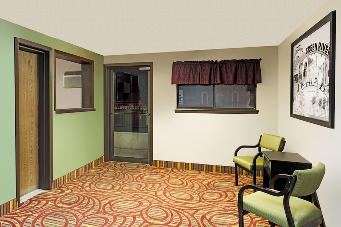 Imagen de los interiores del Hotel Super 8 By Wyndham Green River. Foto 15