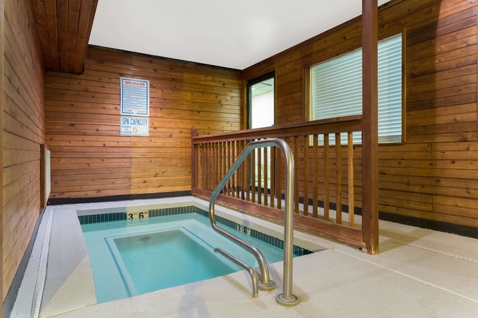 Imagen de la piscina del Hotel Super 8 By Wyndham Green River, Green River. Foto 15