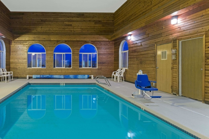 Imagen de la piscina del Hotel Super 8 By Wyndham Green River, Green River. Foto 16