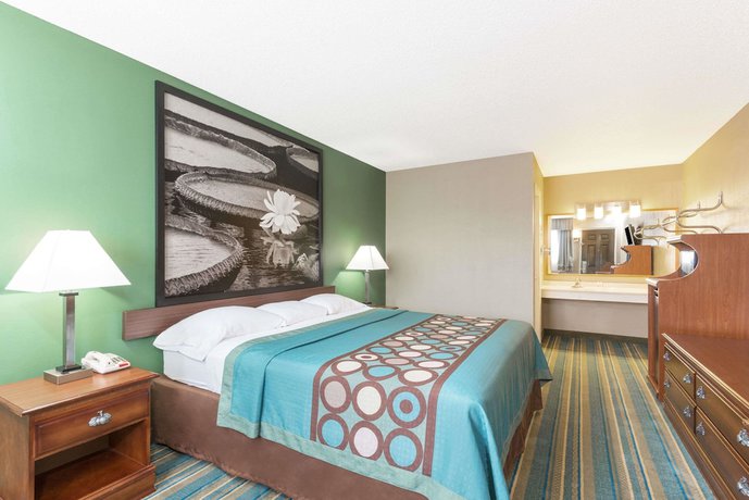 Imagen de la habitación del Hotel Super 8 By Wyndham Greencastle. Foto 5
