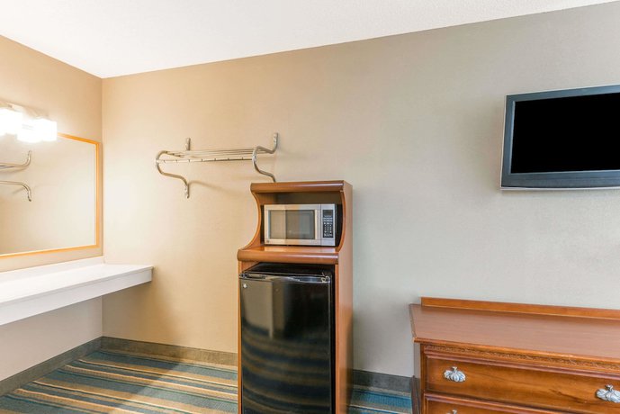 Imagen de la habitación del Hotel Super 8 By Wyndham Greencastle. Foto 9