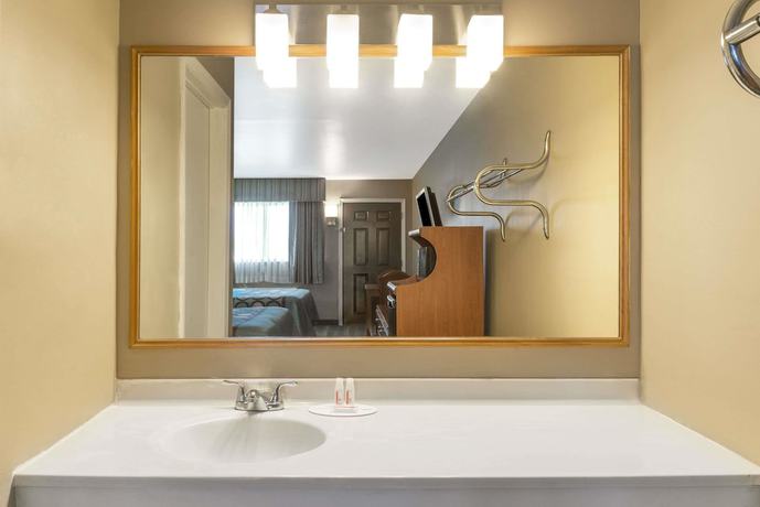 Imagen de la habitación del Hotel Super 8 By Wyndham Greencastle. Foto 10