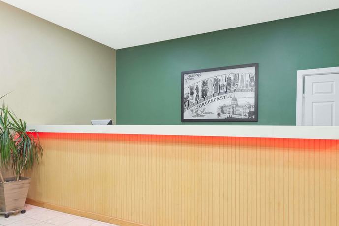 Imagen de los interiores del Hotel Super 8 By Wyndham Greencastle. Foto 12