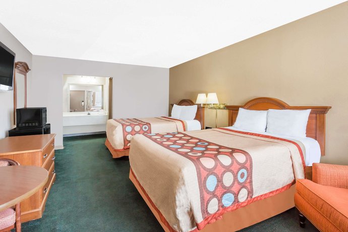 Imagen de la habitación del Hotel Super 8 By Wyndham Greensboro. Foto 6