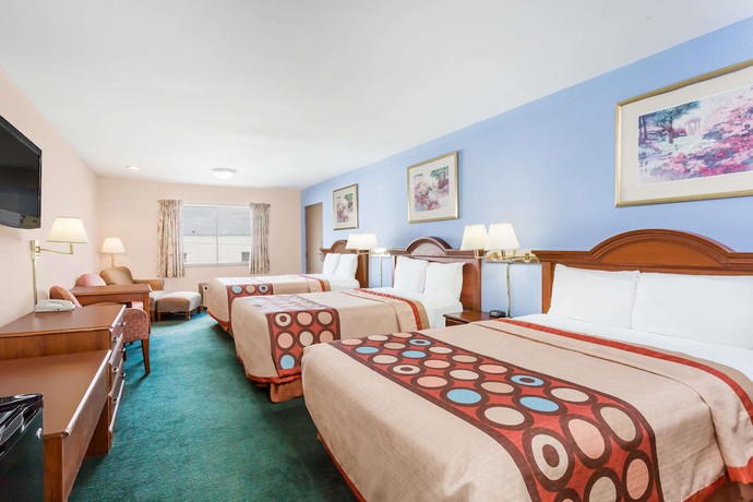 Imagen de la habitación del Hotel Super 8 By Wyndham Greensboro. Foto 10