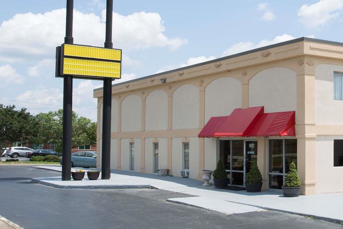 Imagen general del Hotel Super 8 By Wyndham Greensboro. Foto 1