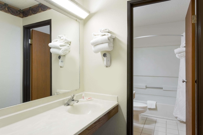 Imagen de la habitación del Hotel Super 8 By Wyndham Greensboro/coliseum/conv.. Foto 6