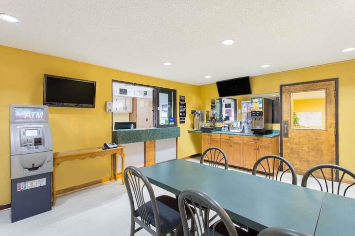Imagen de los interiores del Hotel Super 8 By Wyndham Greensboro/coliseum/conv.. Foto 14