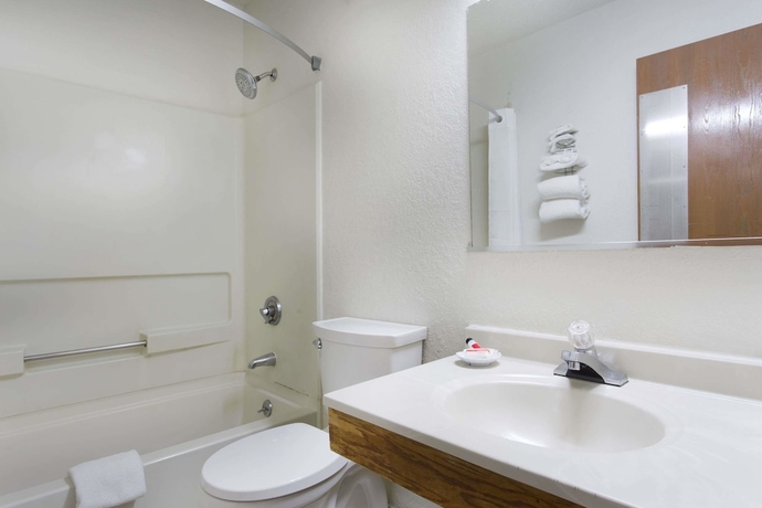 Imagen de la habitación del Hotel Super 8 By Wyndham Greensboro/coliseum/conv.. Foto 13