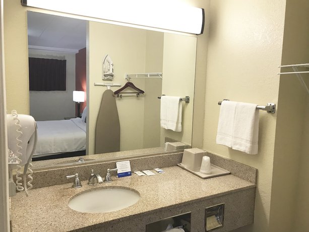 Imagen de la habitación del Hotel Super 8 By Wyndham Greensburg. Foto 10