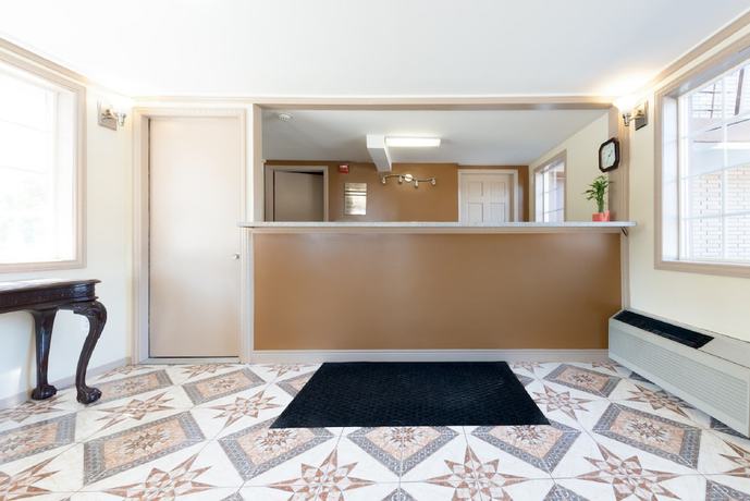 Imagen de los interiores del Hotel Super 8 By Wyndham Greensburg. Foto 14