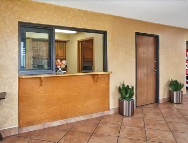 Imagen de los interiores del Hotel Super 8 By Wyndham Greenville. Foto 17