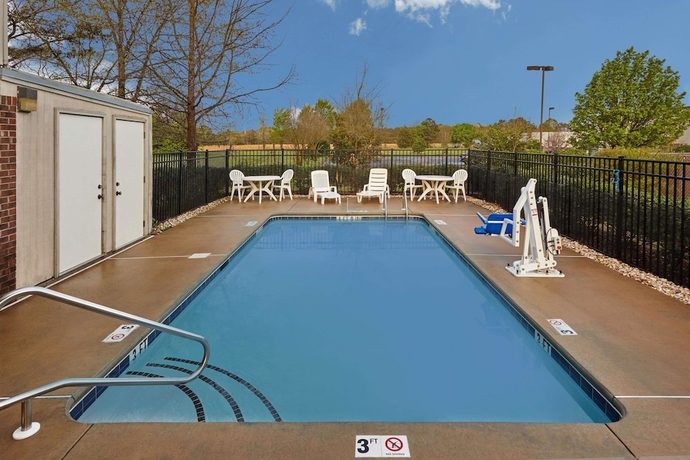 Imagen de la piscina del Hotel Super 8 By Wyndham Greenville. Foto 19