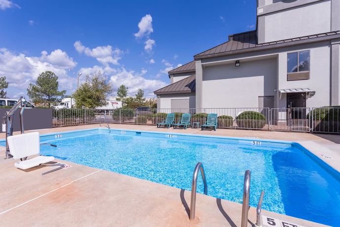 Imagen de la piscina del Hotel Super 8 By Wyndham Greer/spartanburg Area. Foto 18