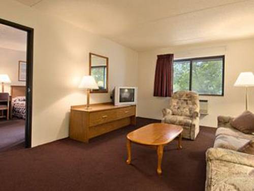 Imagen de la habitación del Hotel Super 8 By Wyndham Groton. Foto 2