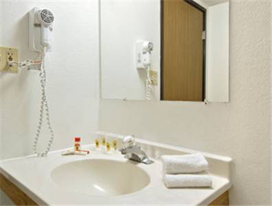 Imagen de la habitación del Hotel Super 8 By Wyndham Groton. Foto 4