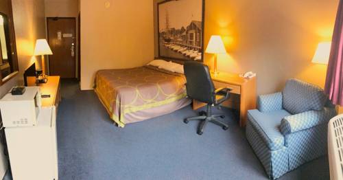 Imagen de la habitación del Hotel Super 8 By Wyndham Groton. Foto 8
