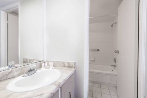 Imagen de la habitación del Hotel Super 8 By Wyndham Guelph. Foto 13