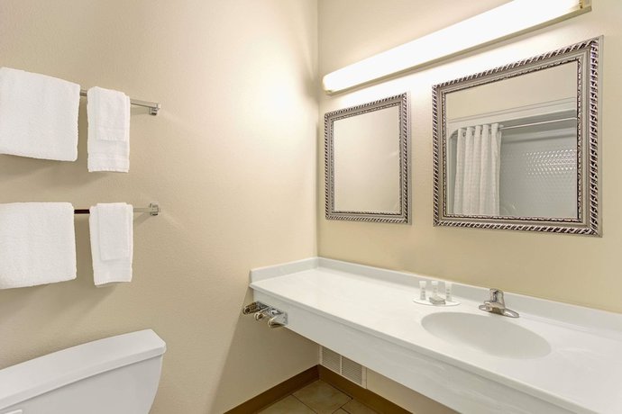Imagen de la habitación del Hotel Super 8 By Wyndham Gurnee. Foto 7