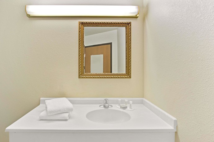 Imagen de la habitación del Hotel Super 8 By Wyndham Gurnee. Foto 9