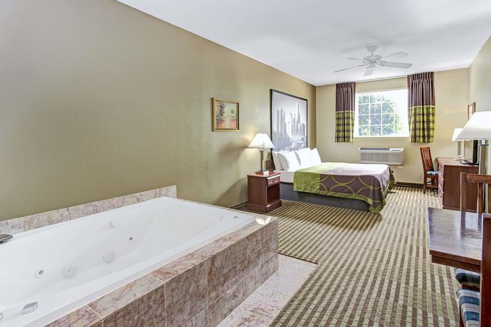 Imagen de la habitación del Hotel Super 8 By Wyndham Gurnee. Foto 12