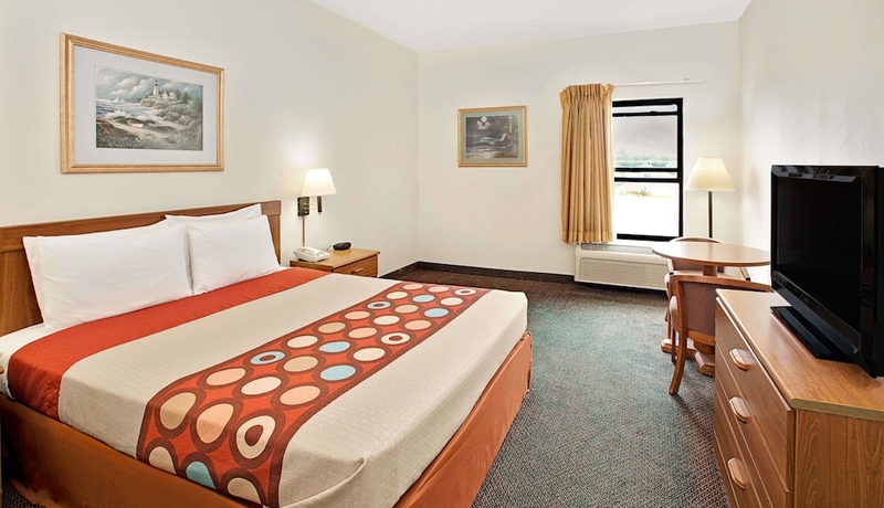 Imagen de la habitación del Hotel Super 8 By Wyndham Hampshire Il. Foto 5