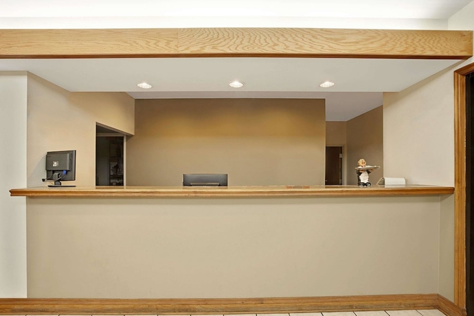 Imagen de los interiores del Hotel Super 8 By Wyndham Hampshire Il. Foto 14