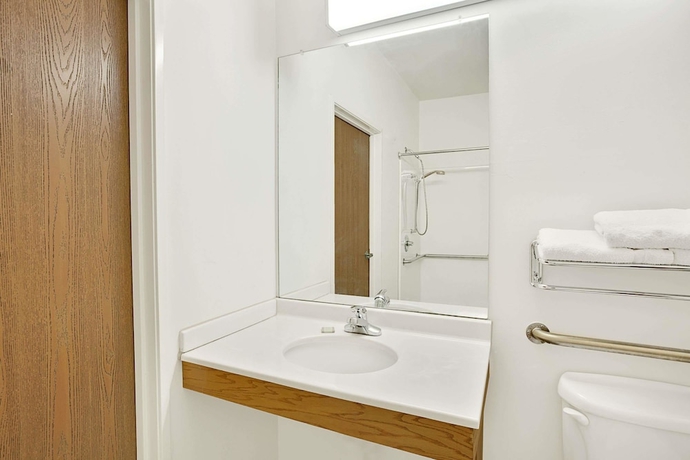 Imagen de la habitación del Hotel Super 8 By Wyndham Hampshire Il. Foto 12