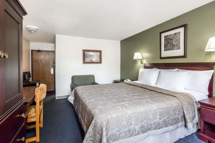 Imagen de la habitación del Hotel Super 8 By Wyndham Hampton. Foto 3
