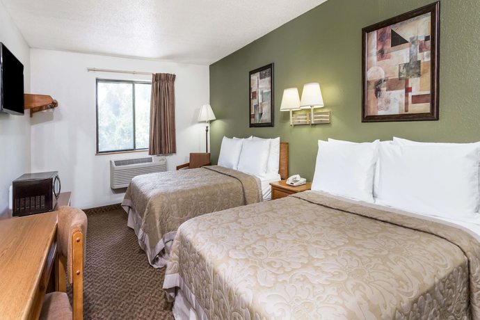 Imagen de la habitación del Hotel Super 8 By Wyndham Hampton. Foto 5