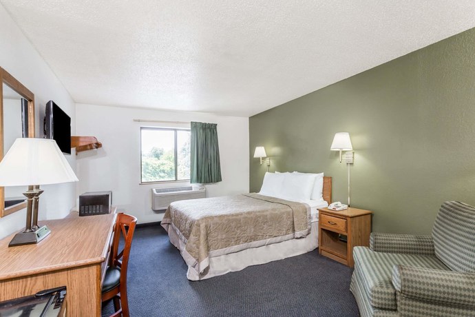 Imagen de la habitación del Hotel Super 8 By Wyndham Hampton. Foto 6