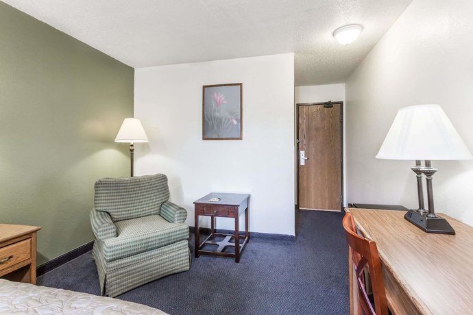 Imagen de la habitación del Hotel Super 8 By Wyndham Hampton. Foto 7