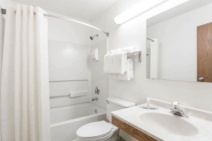Imagen de la habitación del Hotel Super 8 By Wyndham Hampton. Foto 10