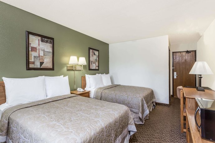 Imagen de la habitación del Hotel Super 8 By Wyndham Hampton. Foto 11